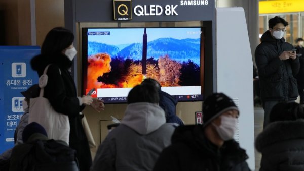 ТРОЈКА ПРЕТИ СЕВЕРНОЈ КОРЕЈИ: Вашингтон, Токио и Сеул максимално ће одговорити Пјонгјангу ТРОЈКА ПРЕТИ СЕВЕРНОЈ КОРЕЈИ: Вашингтон, Токио и Сеул максимално ће одговорити Пјонгјангу