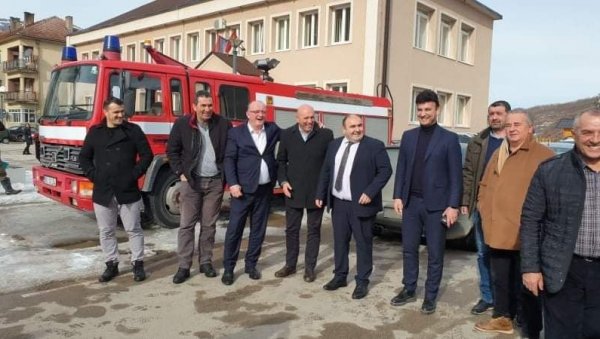 ОПШТИНА БУДВА ДОНИРАЛА АНДРИЈЕВИЦи ВАТРОГАСНО ВОЗИЛО: Да га што мање користите ОПШТИНА БУДВА ДОНИРАЛА АНДРИЈЕВИЦи ВАТРОГАСНО ВОЗИЛО: Да га што мање користите