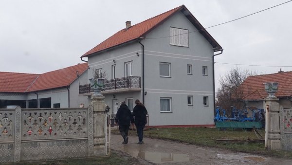 НЕ ДАО БОГ НИ НАЈГОРЕМ НЕПРИЈАТЕЉУ: Родитељи сломљени од туге након што им је ћеркица изгорела у кревецу (ФОТО/ВИДЕО) НЕ ДАО БОГ НИ НАЈГОРЕМ НЕПРИЈАТЕЉУ: Родитељи сломљени од туге након што им је ћеркица изгорела у кревецу (ФОТО/ВИДЕО)