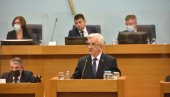ИЗЕТБЕГОВИЋ ПОСТАВЉАО УСЛОВЕ: Бакир није дошао на седницу, али без њега се може ИЗЕТБЕГОВИЋ ПОСТАВЉАО УСЛОВЕ: Бакир није дошао на седницу, али без њега се може