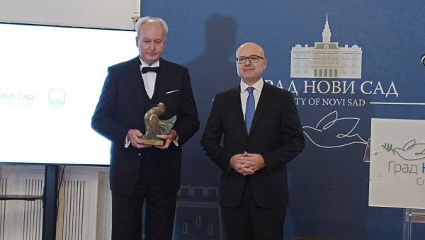 СВЕЧАНО У НОВОМ САДУ: Традиционалном доделом Фебруарске награде обележен 274. рођендан града (ФОТО/ВИДЕО) СВЕЧАНО У НОВОМ САДУ: Традиционалном доделом Фебруарске награде обележен 274. рођендан града (ФОТО/ВИДЕО)