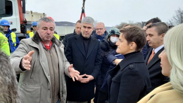 ЕНЕРГЕТСКА СТАБИЛНОСТ СРБИЈЕ СА ИСТОКА: Премијерка Брнабић и министар енергетике означили почетак радова на гасоводу Бугарска-Србија (ФОТО) ЕНЕРГЕТСКА СТАБИЛНОСТ СРБИЈЕ СА ИСТОКА: Премијерка Брнабић и министар енергетике означили почетак радова на гасоводу Бугарска-Србија (ФОТО)