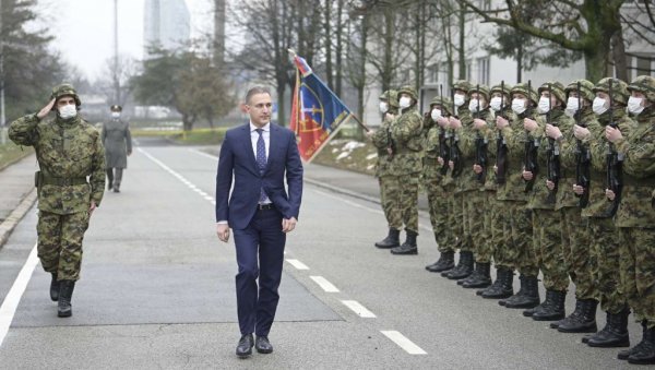 МИНИСТАР СТЕФАНОВИЋ: Данас је Србија поносна на своју војску МИНИСТАР СТЕФАНОВИЋ: Данас је Србија поносна на своју војску