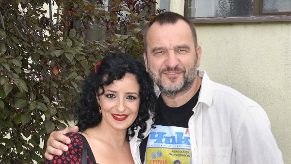 НЕМА БОЉЕГ ЛЕКА ОД СМЕХА: Тања Пјевац о улогама у серијама Камионџије Д.О.О. и Бранилац, Ненаду Јездићу, Миши Јанкетићу... НЕМА БОЉЕГ ЛЕКА ОД СМЕХА: Тања Пјевац о улогама у серијама Камионџије Д.О.О. и Бранилац, Ненаду Јездићу, Миши Јанкетићу...