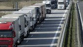 UPOZORENJE ZA VOZAČE: Naoružajte se strpljenjem, kamioni na Batrovcima čekaju i do 10 sati UPOZORENJE ZA VOZAČE: Naoružajte se strpljenjem, kamioni na Batrovcima čekaju i do 10 sati