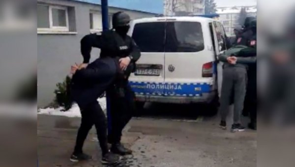 УХАПШЕНО 19 НАРКО-ДИЛЕРА: Током акције Стаза, полиција на територији РС разбила организовану криминалну групу УХАПШЕНО 19 НАРКО-ДИЛЕРА: Током акције Стаза, полиција на територији РС разбила организовану криминалну групу