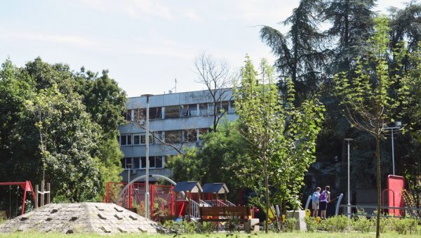 НОВОСТИ САЗНАЈУ: Полиција нема пријаву да се појавио манијак у Блоку 45 на Новом Београду, органи реда упутили апел грађанима НОВОСТИ САЗНАЈУ: Полиција нема пријаву да се појавио манијак у Блоку 45 на Новом Београду, органи реда упутили апел грађанима