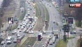 ЛАНЧАНИ СУДАР НА НОВОМ БЕОГРАДУ: Саобраћај успорен - учествовала четири аутомобила ЛАНЧАНИ СУДАР НА НОВОМ БЕОГРАДУ: Саобраћај успорен - учествовала четири аутомобила
