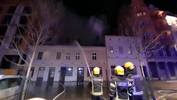 ПРВЕ ФОТОГРАФИЈЕ ПОЖАРА У КАРАЂОРЂЕВОЈ: Горела кровна конструкција - Ватрогасци се изборили са ватреном стихијом (ФОТО/ВИДЕО) ПРВЕ ФОТОГРАФИЈЕ ПОЖАРА У КАРАЂОРЂЕВОЈ: Горела кровна конструкција - Ватрогасци се изборили са ватреном стихијом (ФОТО/ВИДЕО)