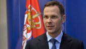 MINISTAR MALI NAJAVIO: Do 2026. plata će biti 1.000, a penzije 500 evra MINISTAR MALI NAJAVIO: Do 2026. plata će biti 1.000, a penzije 500 evra