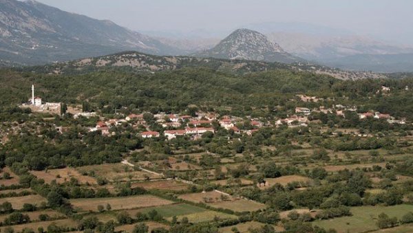 КАМЕНОЛОМИ УЈЕДИНИЛИ ОДБОРНИКЕ: Веља Горана отворила бројна питања, грађани негодују КАМЕНОЛОМИ УЈЕДИНИЛИ ОДБОРНИКЕ: Веља Горана отворила бројна питања, грађани негодују