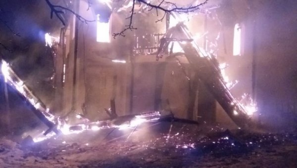 ПРОТА СЕРАФИМ НАКОН ПОЖАРА: Ватра се проширила из оџака који је пукао, нема повређених у манастиру Свете Тројице (ФОТО/ВИДЕО) ПРОТА СЕРАФИМ НАКОН ПОЖАРА: Ватра се проширила из оџака који је пукао, нема повређених у манастиру Свете Тројице (ФОТО/ВИДЕО)