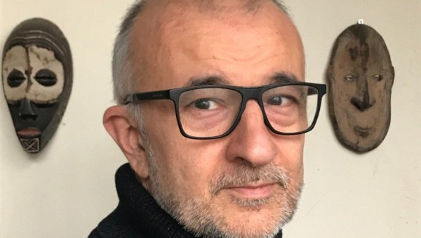 СИЛОВАЊЕ НАДСТРЕШНИЦЕ: Текст Зорана Ћирјаковића СИЛОВАЊЕ НАДСТРЕШНИЦЕ: Текст Зорана Ћирјаковића