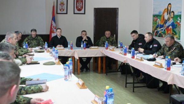 САСТАНАК ВУЛИНА, СТЕФАНОВИЋА И МОЈСИЛОВИЋА Тема Копнена зона: Појачати напоре у заштити становништва у овом делу Србије (ФОТО) САСТАНАК ВУЛИНА, СТЕФАНОВИЋА И МОЈСИЛОВИЋА Тема Копнена зона: Појачати напоре у заштити становништва у овом делу Србије (ФОТО)