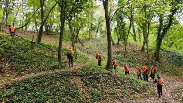ШУМАРЕЊЕ ФРУШКОГОРЈЕМ: Акције планинарског друштва Железничар у Новом Саду ШУМАРЕЊЕ ФРУШКОГОРЈЕМ: Акције планинарског друштва Железничар у Новом Саду