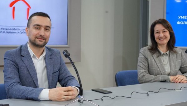 ЧУВАРИ ТРАДИЦИОНАЛНОГ ИГРАЧКОГ НАСЛЕЂА: У Новом Саду представљен пројекат усавршавања за руководиоце фолклорних ансамбала ЧУВАРИ ТРАДИЦИОНАЛНОГ ИГРАЧКОГ НАСЛЕЂА: У Новом Саду представљен пројекат усавршавања за руководиоце фолклорних ансамбала