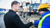 ДРАШКО СТАНИВУКОВИЋ САОПШТИО СЈАЈНЕ ВЕСТИ: Решава се деценијски проблем ДРАШКО СТАНИВУКОВИЋ САОПШТИО СЈАЈНЕ ВЕСТИ: Решава се деценијски проблем