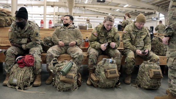 БАЈДЕН ШАЉЕ У НЕМАЧКУ 7.000 АМЕРИЧКИХ ВОЈНИКА: Тврди - Америчке трупе се неће борити у Украјини БАЈДЕН ШАЉЕ У НЕМАЧКУ 7.000 АМЕРИЧКИХ ВОЈНИКА: Тврди - Америчке трупе се неће борити у Украјини