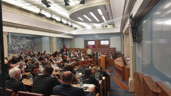 СЕДНИЦА ЦРНОГОРСКОГ ПАРЛАМЕНТА: Данијела Ђуровић изабрана за председницу Скупштине Црне Горе СЕДНИЦА ЦРНОГОРСКОГ ПАРЛАМЕНТА: Данијела Ђуровић изабрана за председницу Скупштине Црне Горе