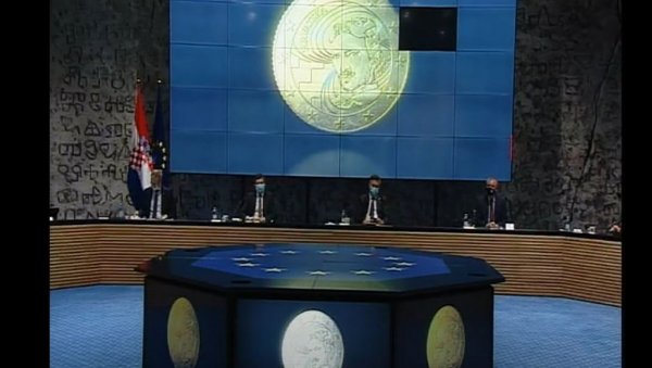 ХРВАТИ БЕСРАМНО УКРАЛИ ТЕСЛУ: Минирали му споменик у Госпићу, а сад га стављају на новчаницу ХРВАТИ БЕСРАМНО УКРАЛИ ТЕСЛУ: Минирали му споменик у Госпићу, а сад га стављају на новчаницу