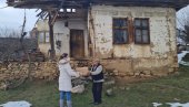 ПОМОЋ СОЦИЈАЛНО УГРОЖЕНИМ ПОРОДИЦАМА: Активисти обилазе домаћинства у Пчињском округу ПОМОЋ СОЦИЈАЛНО УГРОЖЕНИМ ПОРОДИЦАМА: Активисти обилазе домаћинства у Пчињском округу
