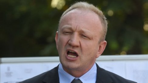 RAT ĐILASOVIH BOTOVA I PLENUMAŠA I dalje se ložite da postoje neki studenti (FOTO)