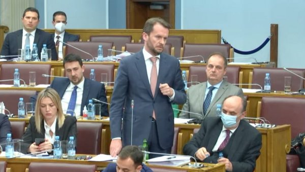 КОЊЕВИЋ ТРАЖИ КРИВИЧНУ ПРИЈАВУ ПРОТИВ ПРЕМИЈЕРА: Док му Скупштина припрема смену, Кривокапић држи седницу Владе КОЊЕВИЋ ТРАЖИ КРИВИЧНУ ПРИЈАВУ ПРОТИВ ПРЕМИЈЕРА: Док му Скупштина припрема смену, Кривокапић држи седницу Владе