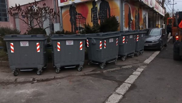ПРИПРЕМЕ ЗА ПРОЛЕЋЕ: У Београду комуналци ових дана сређују канте за одлагање смећа ПРИПРЕМЕ ЗА ПРОЛЕЋЕ: У Београду комуналци ових дана сређују канте за одлагање смећа