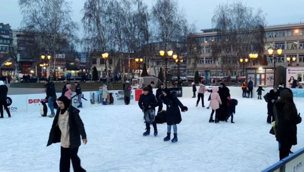 У ГРАДУ БЕСПЛАТНО КЛИЗАЊЕ: Лепе акције Туристичке организације Новог Пазара, Установе за спорт и Спортског савеза У ГРАДУ БЕСПЛАТНО КЛИЗАЊЕ: Лепе акције Туристичке организације Новог Пазара, Установе за спорт и Спортског савеза