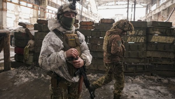 ОРУЖЈЕ У УКРАЈИНУ ДОПРЕМИЛО 50 АВИОНА: Око 2.000 тона НАТО наоружања стигло у Кијев ОРУЖЈЕ У УКРАЈИНУ ДОПРЕМИЛО 50 АВИОНА: Око 2.000 тона НАТО наоружања стигло у Кијев