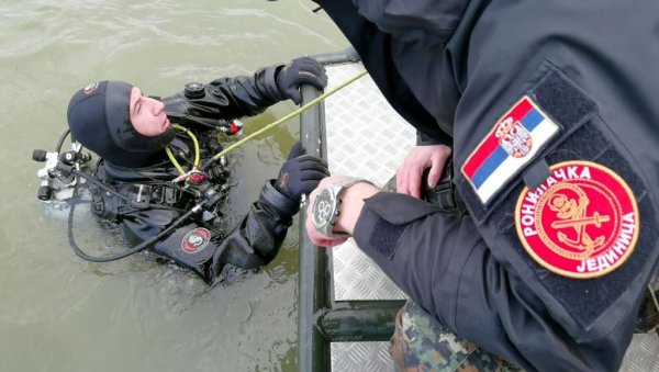 ПОТОНУО ЈОШ ЈЕДАН СПЛАВ У БЕОГРАДУ: Рониоци хитно изашли на терен, у употреби и кран