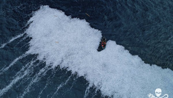ЕКОЛОЗИ УЗНЕМИРЕНИ: Откривена рибља депонија у Атлантском океану (ФОТО) ЕКОЛОЗИ УЗНЕМИРЕНИ: Откривена рибља депонија у Атлантском океану (ФОТО)