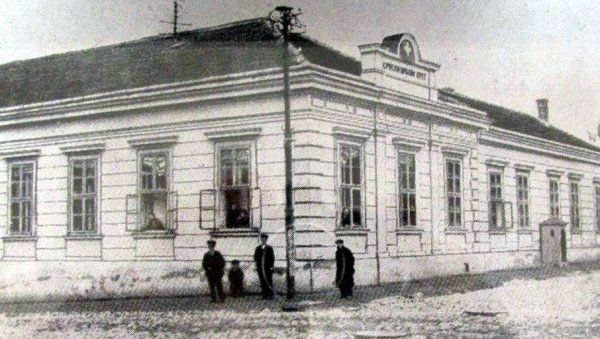 У МИСИЈИ ХУМАНОСТИ 60.000 ВОЛОНТЕРА: Црвени крст Србије обележава готово век и по У МИСИЈИ ХУМАНОСТИ 60.000 ВОЛОНТЕРА: Црвени крст Србије обележава готово век и по