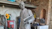 ZAVRŠEN DEROKOV SPOMENIK: Monument akademiku biće postavljen u martu na Topličinom vencu ZAVRŠEN DEROKOV SPOMENIK: Monument akademiku biće postavljen u martu na Topličinom vencu