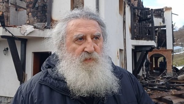 ДОБРИ ЉУДИ СУ УЗ НАС: У Манастиру Свете Тројице не очајавају после разорног пожара (ФОТО) ДОБРИ ЉУДИ СУ УЗ НАС: У Манастиру Свете Тројице не очајавају после разорног пожара (ФОТО)