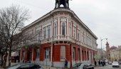 CRVENA NIJE KAO KRV STRELJANIH: Boja fasade Frišove palate u banatskom gradu intrigira CRVENA NIJE KAO KRV STRELJANIH: Boja fasade Frišove palate u banatskom gradu intrigira
