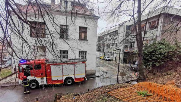 НИСУ СТИГЛИ ДА УЗМУ НИШТА ОД СТВАРИ: Потресне исповести станара зграде код Инфективне клинике у којој је избио пожар (ФОТО/ВИДЕО) НИСУ СТИГЛИ ДА УЗМУ НИШТА ОД СТВАРИ: Потресне исповести станара зграде код Инфективне клинике у којој је избио пожар (ФОТО/ВИДЕО)