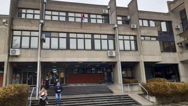 ПРЕСУДА ОТМИЧАРИМА ДЕЧАКА ИЗ ПАЗОВЕ: Оцу 10, синовима 7 и 5, а пријатељу 6 година робије! ПРЕСУДА ОТМИЧАРИМА ДЕЧАКА ИЗ ПАЗОВЕ: Оцу 10, синовима 7 и 5, а пријатељу 6 година робије!