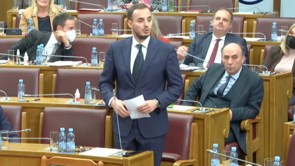 МОЖЕ ЛИ ДА СЕ ЖИВИ СА 145 ЕВРА? УРА и ПЕС разилазе се око пензионера, а социјалу не виде МОЖЕ ЛИ ДА СЕ ЖИВИ СА 145 ЕВРА? УРА и ПЕС разилазе се око пензионера, а социјалу не виде