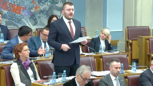 ДЕМОКРАТЕ ПРОТИВ АБАЗОВИЋЕВОГ ПРЕДЛОГА: Бечићеви посланици тврде да не цвиле за функцијама ДЕМОКРАТЕ ПРОТИВ АБАЗОВИЋЕВОГ ПРЕДЛОГА: Бечићеви посланици тврде да не цвиле за функцијама