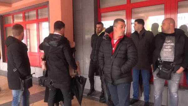 ОД СРЕДЕ ЋЕ ИГНОРИСАТИ КОРОНА-МЕРЕ: Музичари и угоститељи протестовали испред Министарства здравља Црне Горе ОД СРЕДЕ ЋЕ ИГНОРИСАТИ КОРОНА-МЕРЕ: Музичари и угоститељи протестовали испред Министарства здравља Црне Горе
