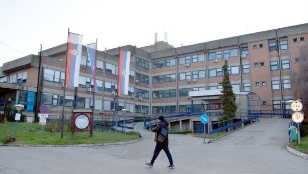 ПРЕЛОМЕ ВИКЕНДОМ НЕ ЛЕЧЕ: Кикиндска болница никако да реши проблем мањка стручног медицинског кадра ПРЕЛОМЕ ВИКЕНДОМ НЕ ЛЕЧЕ: Кикиндска болница никако да реши проблем мањка стручног медицинског кадра