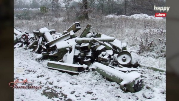 МАРИЋ ПОКАЗАО УЗНЕМИРУЈУЋЕ СЛИКЕ: Овако је уништавана Војска Србије док је Понош био начелник Генералштаба (ФОТО) МАРИЋ ПОКАЗАО УЗНЕМИРУЈУЋЕ СЛИКЕ: Овако је уништавана Војска Србије док је Понош био начелник Генералштаба (ФОТО)