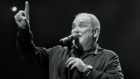 DANAS BI NAPUNIO 69 GODINA: Đorđe Balašević dobio klupicu u Puli (FOTO) DANAS BI NAPUNIO 69 GODINA: Đorđe Balašević dobio klupicu u Puli (FOTO)