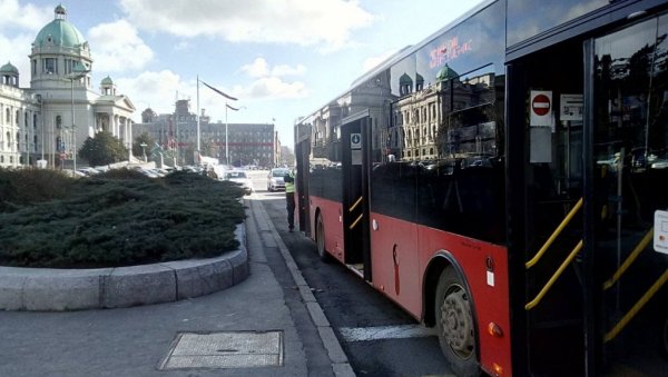 ПРВЕ ФОТОГРАФИЈЕ НЕСРЕЋЕ НА ТРГУ НИКОЛЕ ПАШИЋА: Познато стање повређеног пешака (ФОТО) ПРВЕ ФОТОГРАФИЈЕ НЕСРЕЋЕ НА ТРГУ НИКОЛЕ ПАШИЋА: Познато стање повређеног пешака (ФОТО)