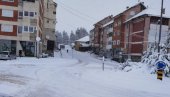 ZAVEJANI PUTEVI NA PEŠTERU: Uz Postrmac se ne može, ekipe na terenu (FOTO) ZAVEJANI PUTEVI NA PEŠTERU: Uz Postrmac se ne može, ekipe na terenu (FOTO)