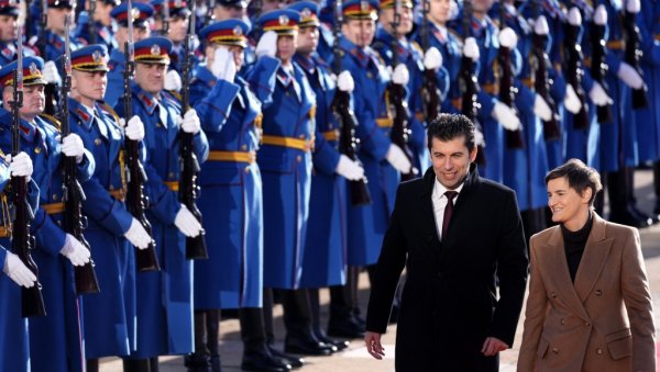 СУСРЕТ СРПСКЕ ПРЕМИЈЕРКЕ И БУГАРСКОГ КОЛЕГЕ: Брнабићева дочекала Петкова испред Палате Србија (ФОТО) СУСРЕТ СРПСКЕ ПРЕМИЈЕРКЕ И БУГАРСКОГ КОЛЕГЕ: Брнабићева дочекала Петкова испред Палате Србија (ФОТО)