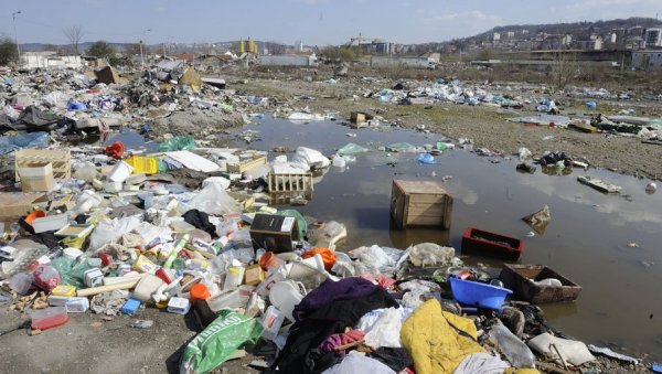 ДЕПОНИЈЕ НИЧУ НА ПЕРИФЕРИЈИ: Град и општине заједно у борби против несавесних грађана који одлажу отпад широм престонице ДЕПОНИЈЕ НИЧУ НА ПЕРИФЕРИЈИ: Град и општине заједно у борби против несавесних грађана који одлажу отпад широм престонице