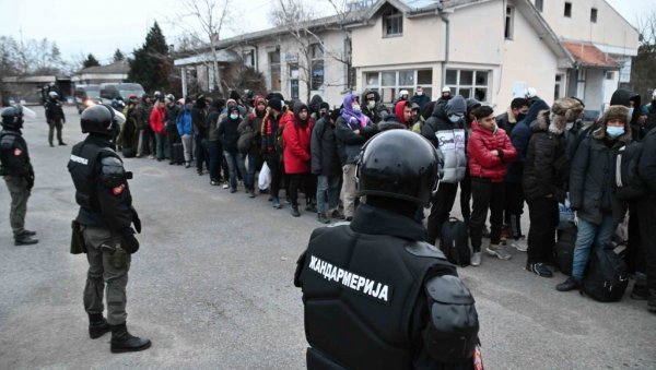 АКЦИЈА ПОЛИЦИЈЕ: Припадници МУП пронашли 83 илегална мигранта у Београду АКЦИЈА ПОЛИЦИЈЕ: Припадници МУП пронашли 83 илегална мигранта у Београду