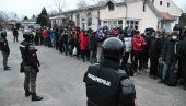 AKCIJA POLICIJE: Pripadnici MUP pronašli 83 ilegalna migranta u Beogradu AKCIJA POLICIJE: Pripadnici MUP pronašli 83 ilegalna migranta u Beogradu